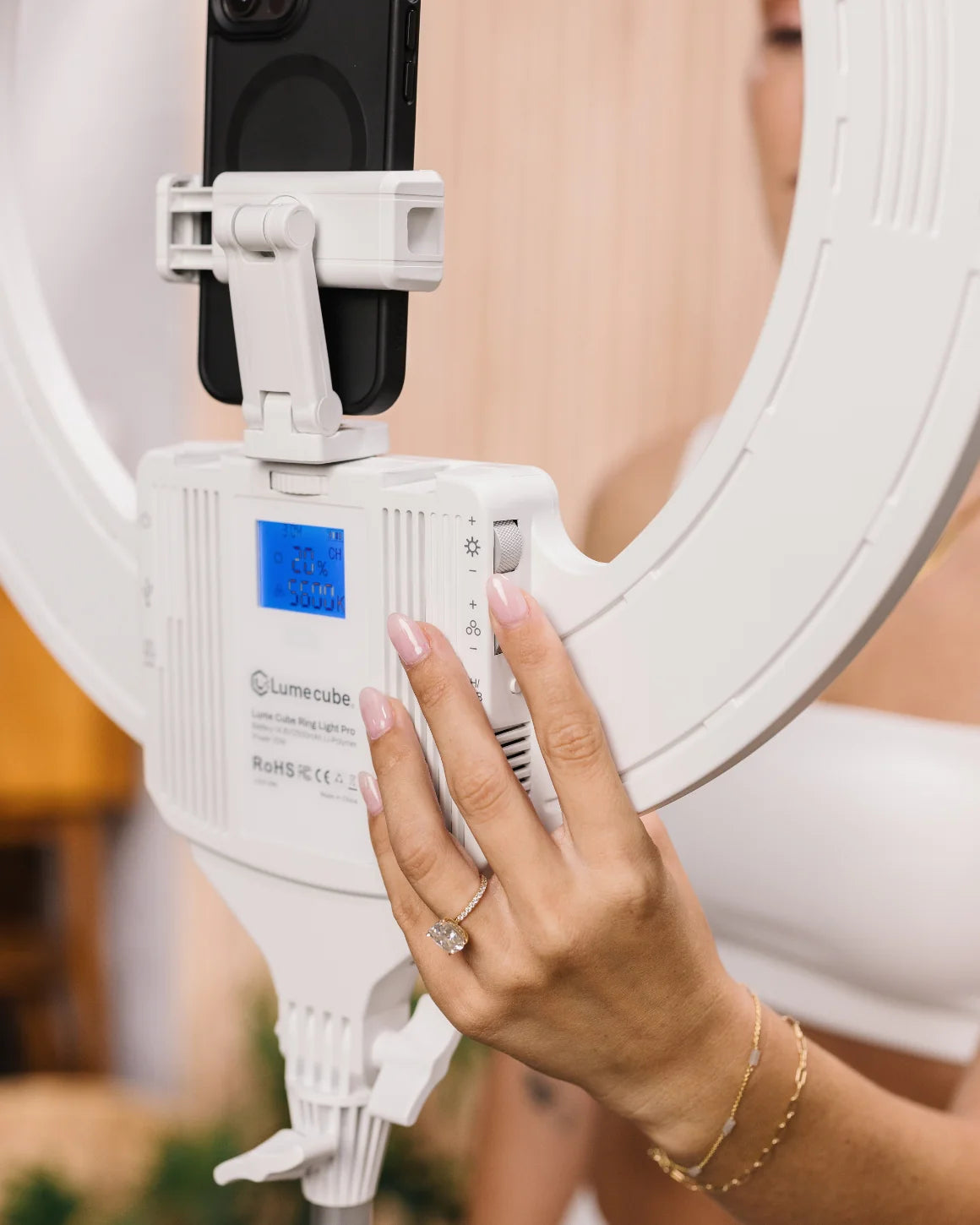 The cordless ring light pro white 18-inch edge-lit led ring light is a versatile lighting tool that provides a bright and even illumination for various photography and videography needs.