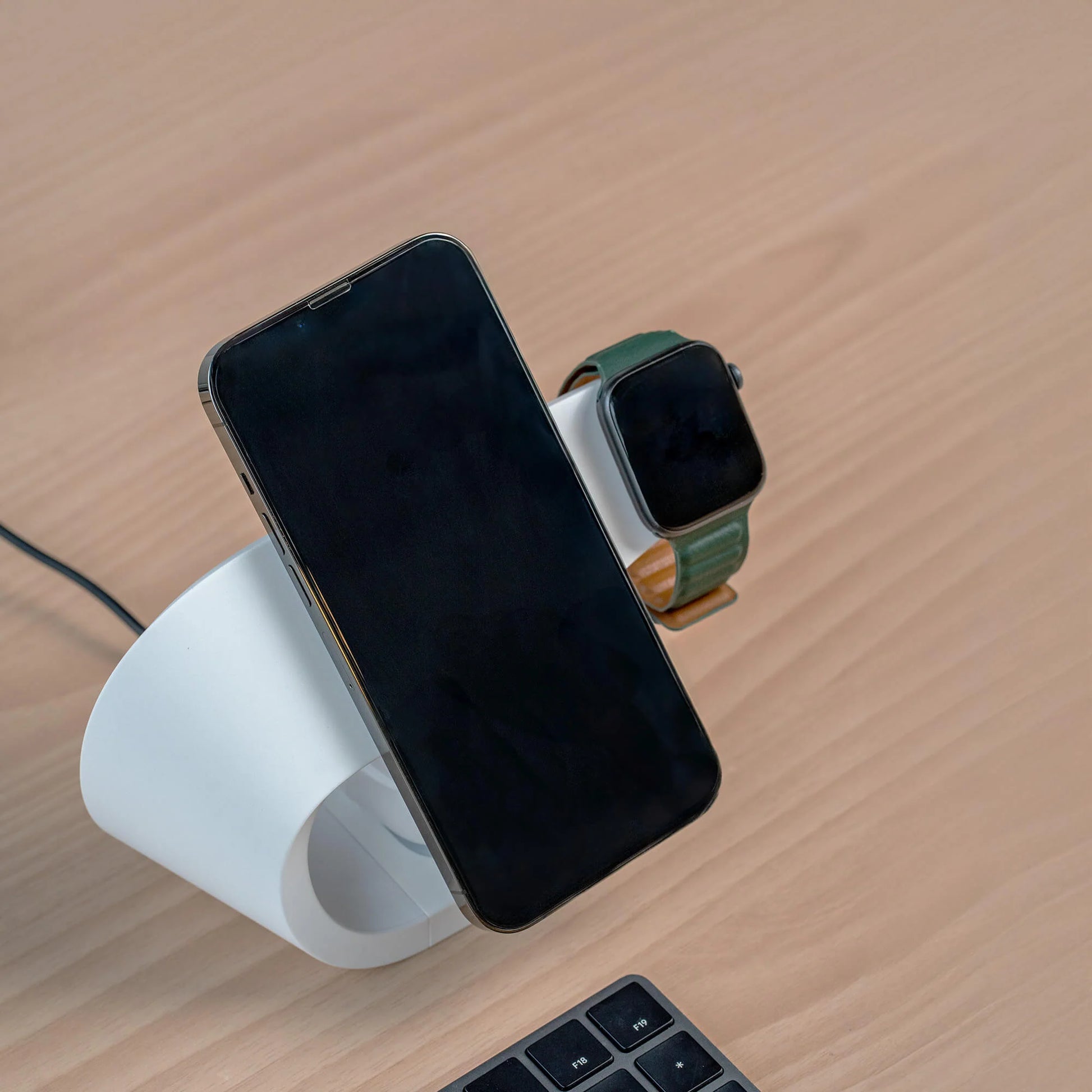 The Simpli MagSafe Charger – Effortless, Fast Charging with Magnetic Precision
