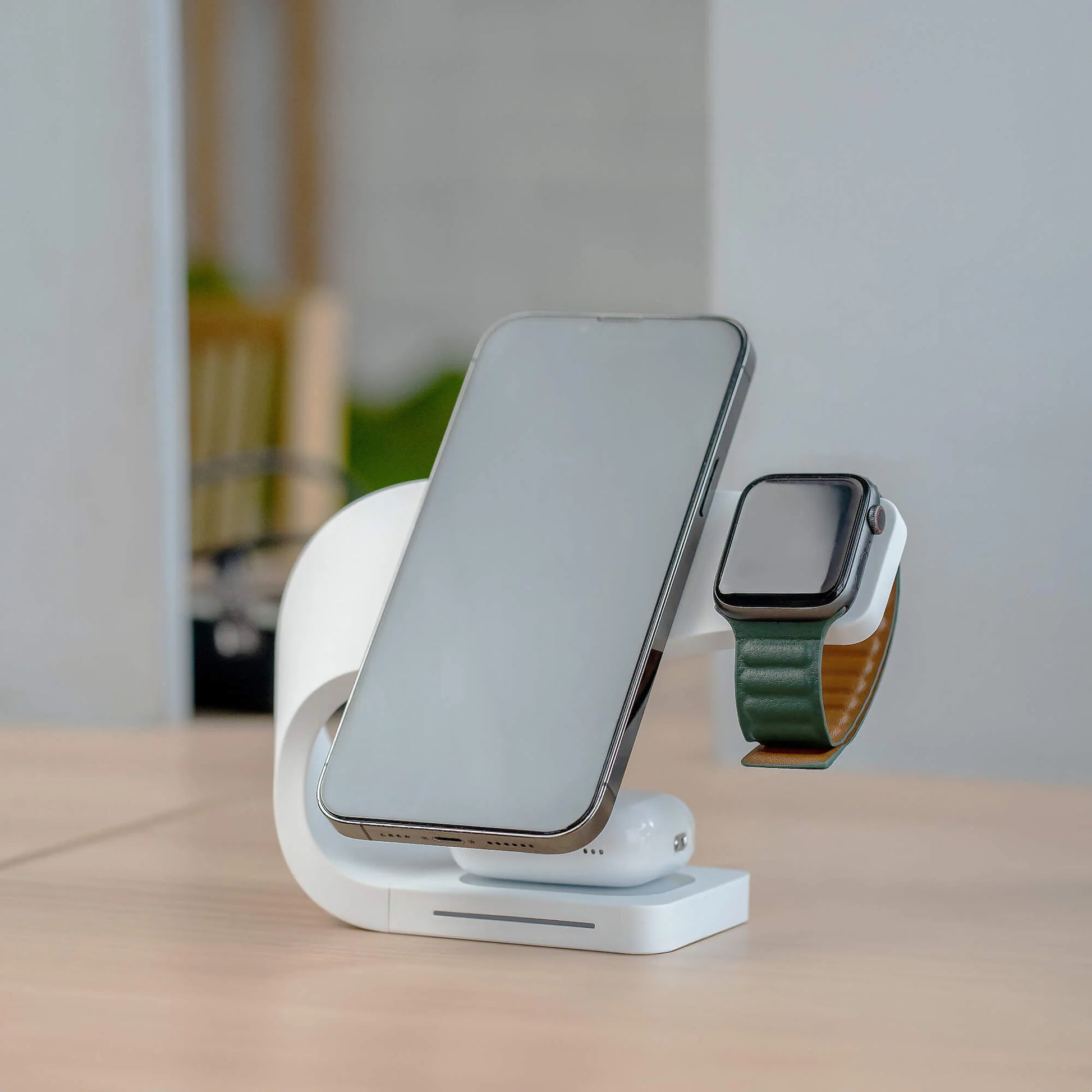 The Simpli MagSafe Charger – Effortless, Fast Charging with Magnetic Precision